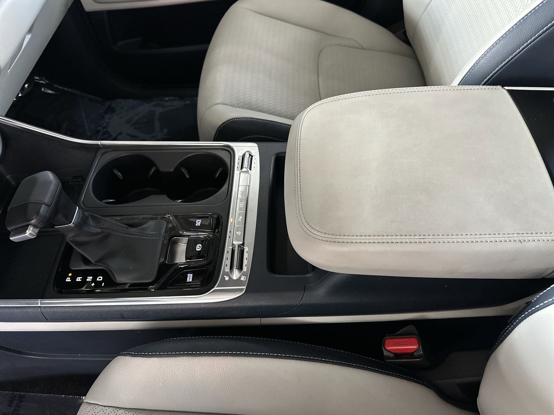 Used 2025 Kia Carnival SX Prestige image 23