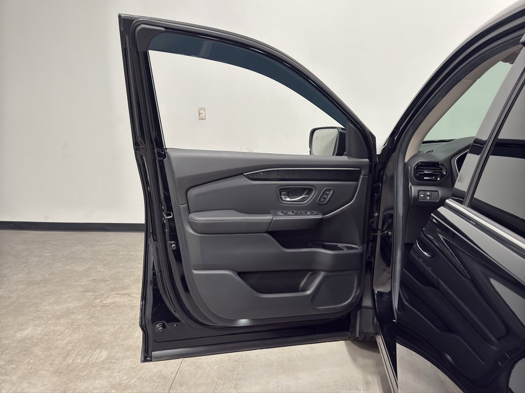 Used 2025 Honda Pilot Elite image 9