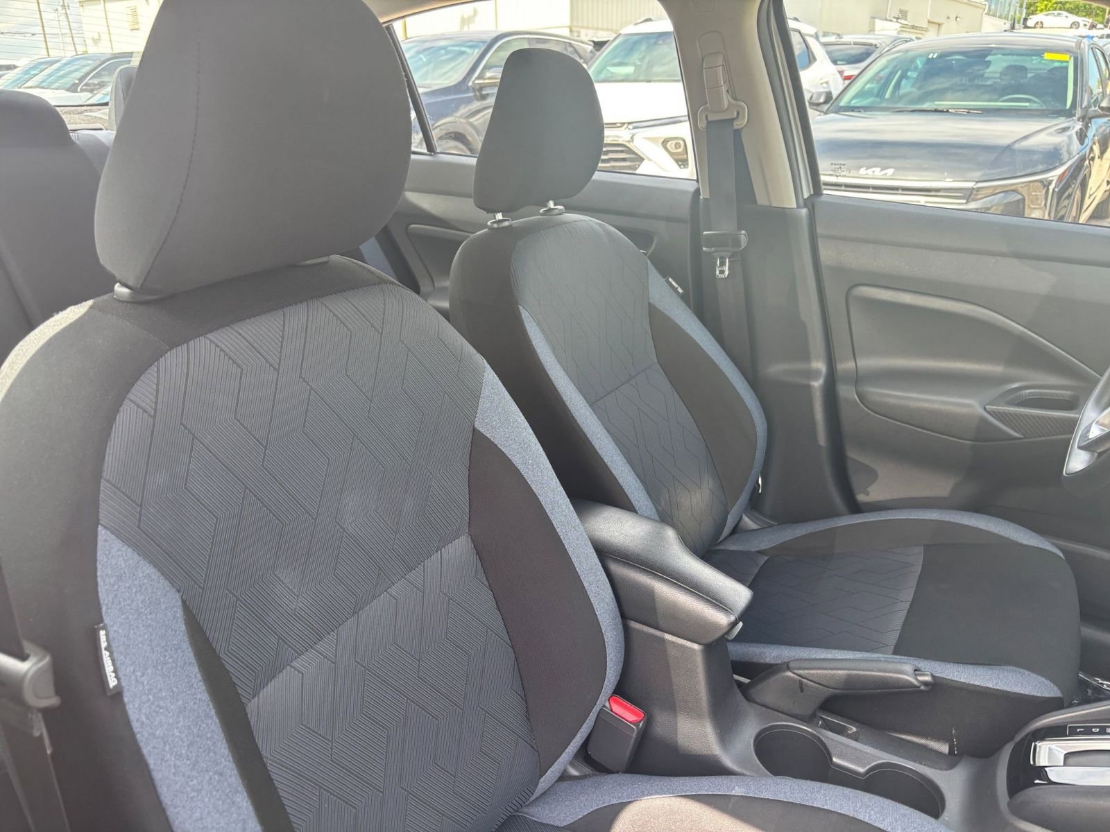 Used 2025 Nissan Versa SV FWD image 31