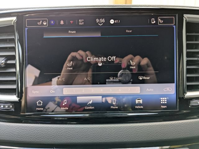 Used 2025 Chrysler Pacifica Select FWD image 5