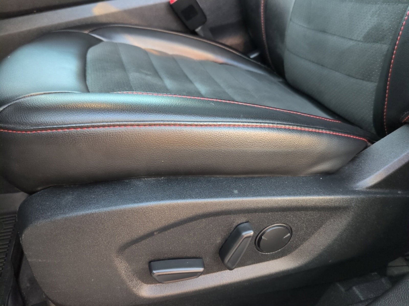 Used 2020 Ford Edge ST-Line image 11