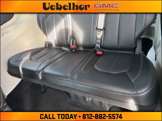 Used 2024 Chrysler Pacifica Touring-L image 23