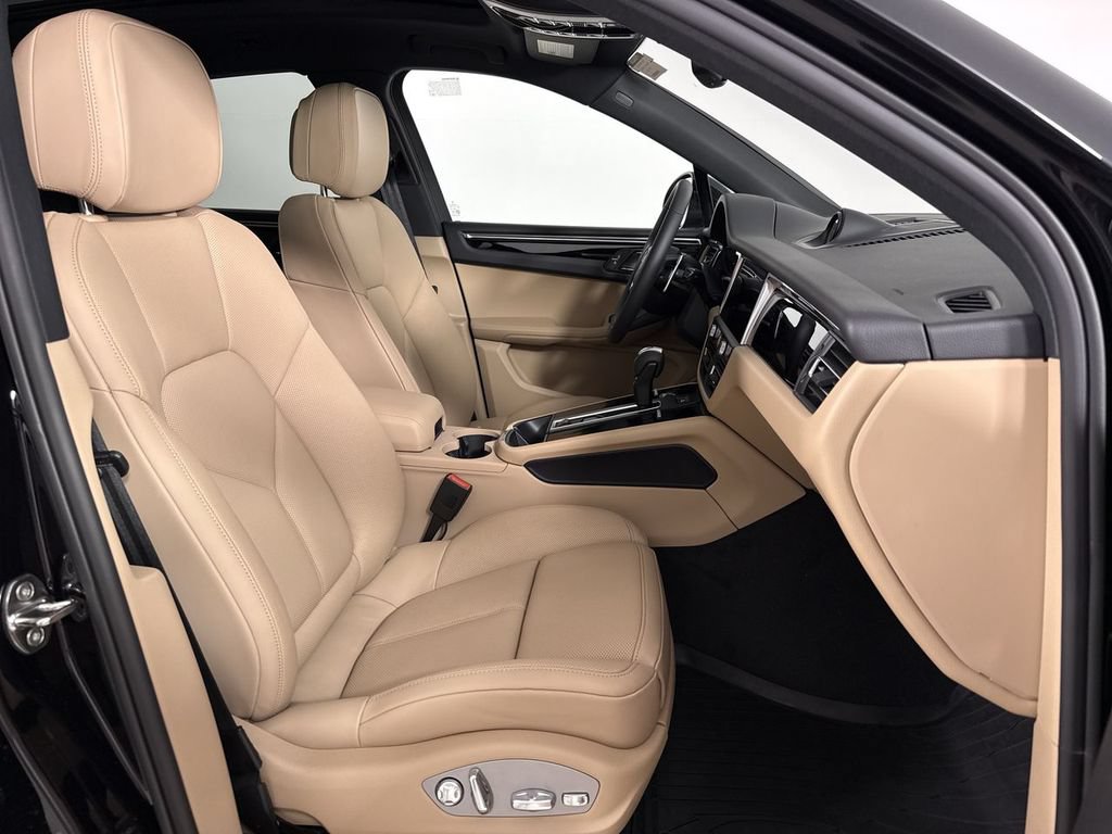 New 2026 Porsche Macan AWD/4WD image 24