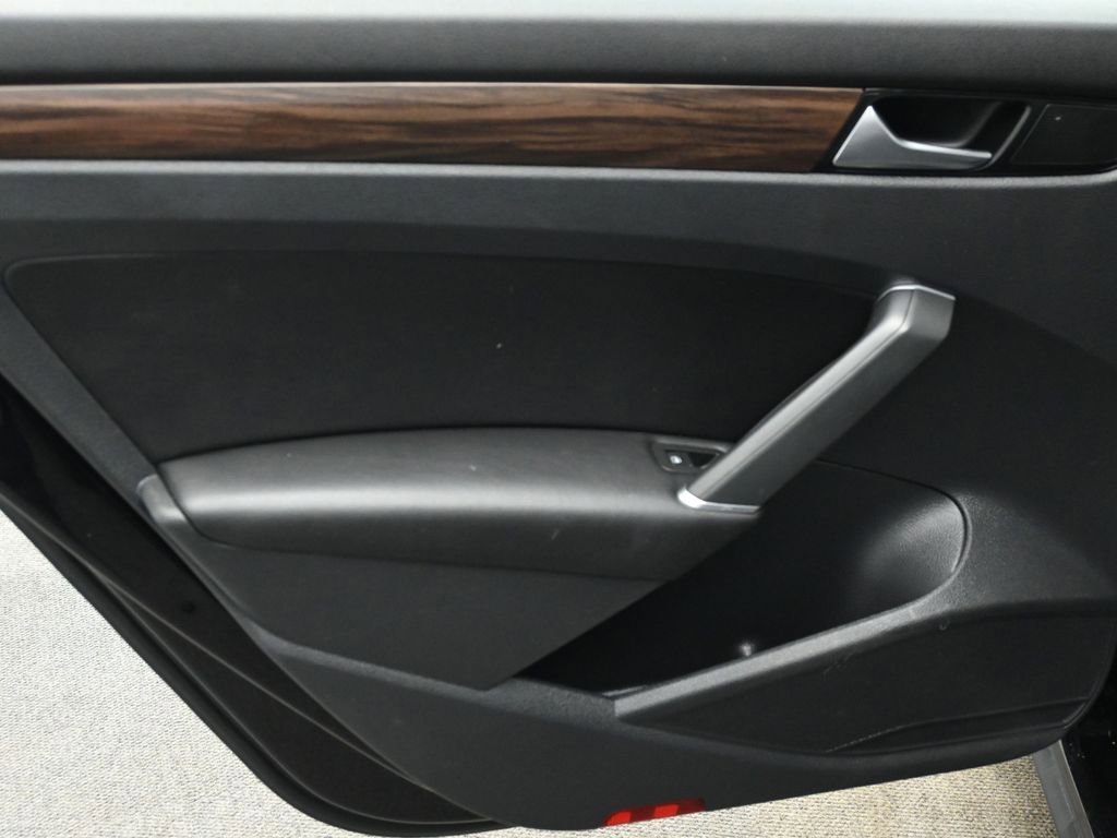 Used 2020 Volkswagen Passat 2.0T SEL image 13