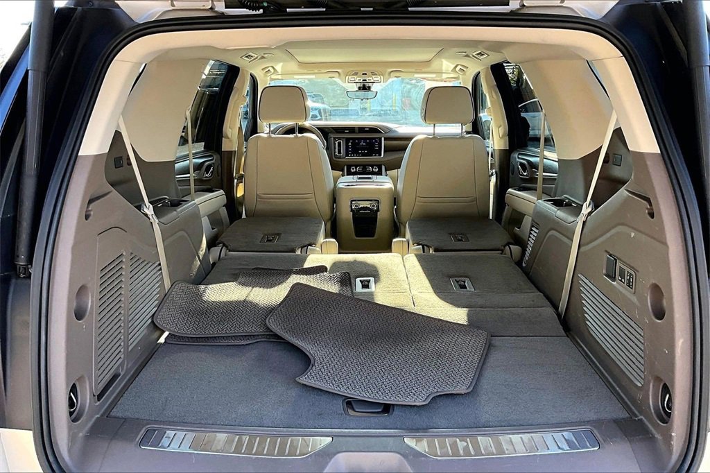 Used 2021 GMC Yukon Denali w/ Denali Premium Package image 15