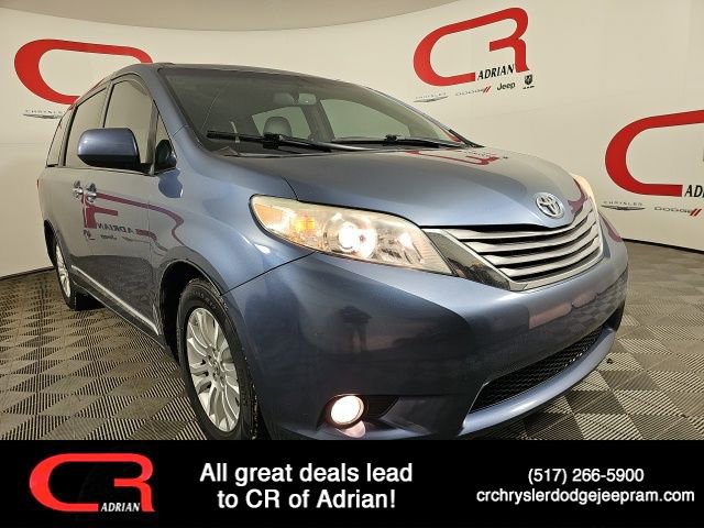 Used 2015 Toyota Sienna XLE image 1