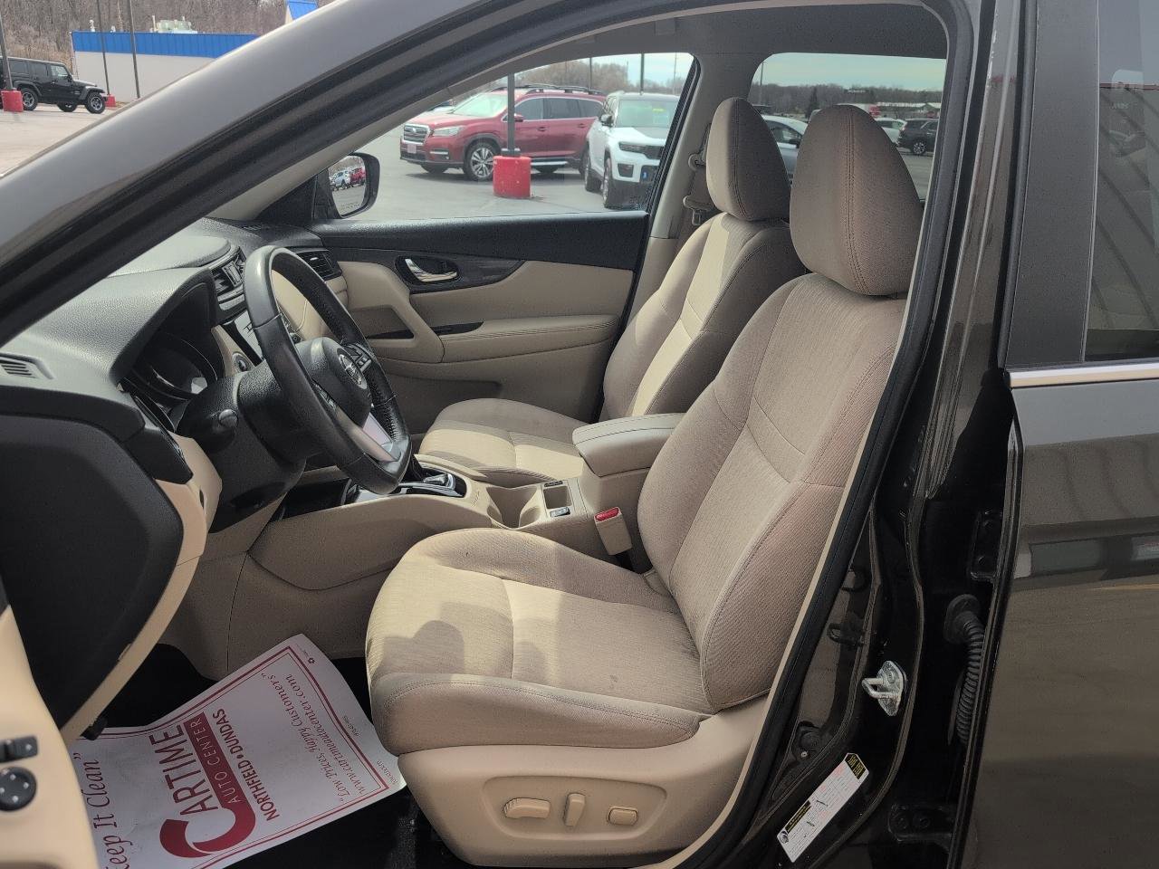 Used 2017 Nissan Rogue SV image 9