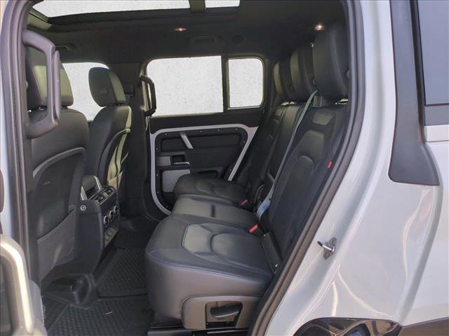 Used 2023 Land Rover Defender 130 X-Dynamic SE image 21
