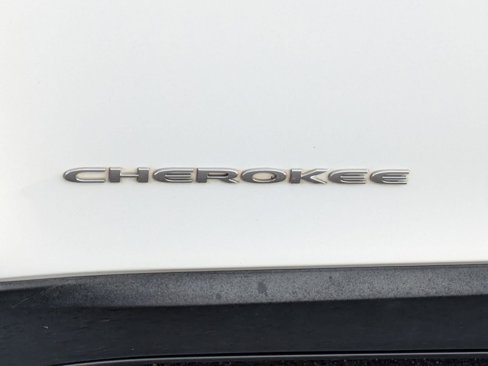 Used 2019 Jeep Cherokee Limited image 31