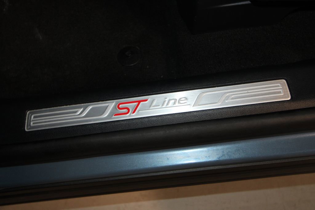 Used 2025 Ford Explorer ST-Line image 7