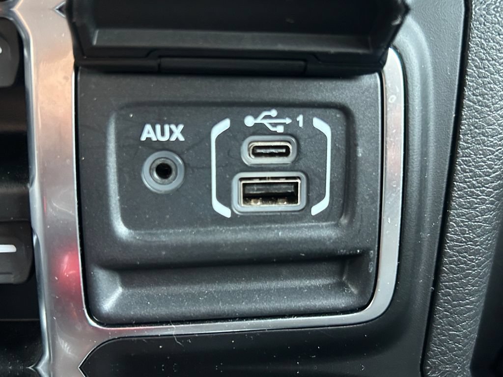 Used 2023 Jeep Wrangler Unlimited AWD/4WD image 28