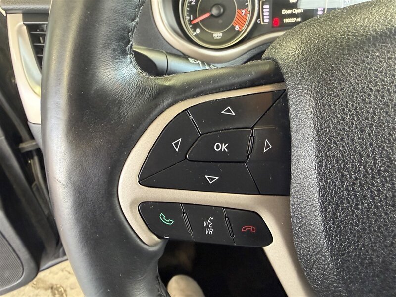 Used 2014 Jeep Cherokee Latitude w/ Comfort/Convenience Group AWD/4WD image 25