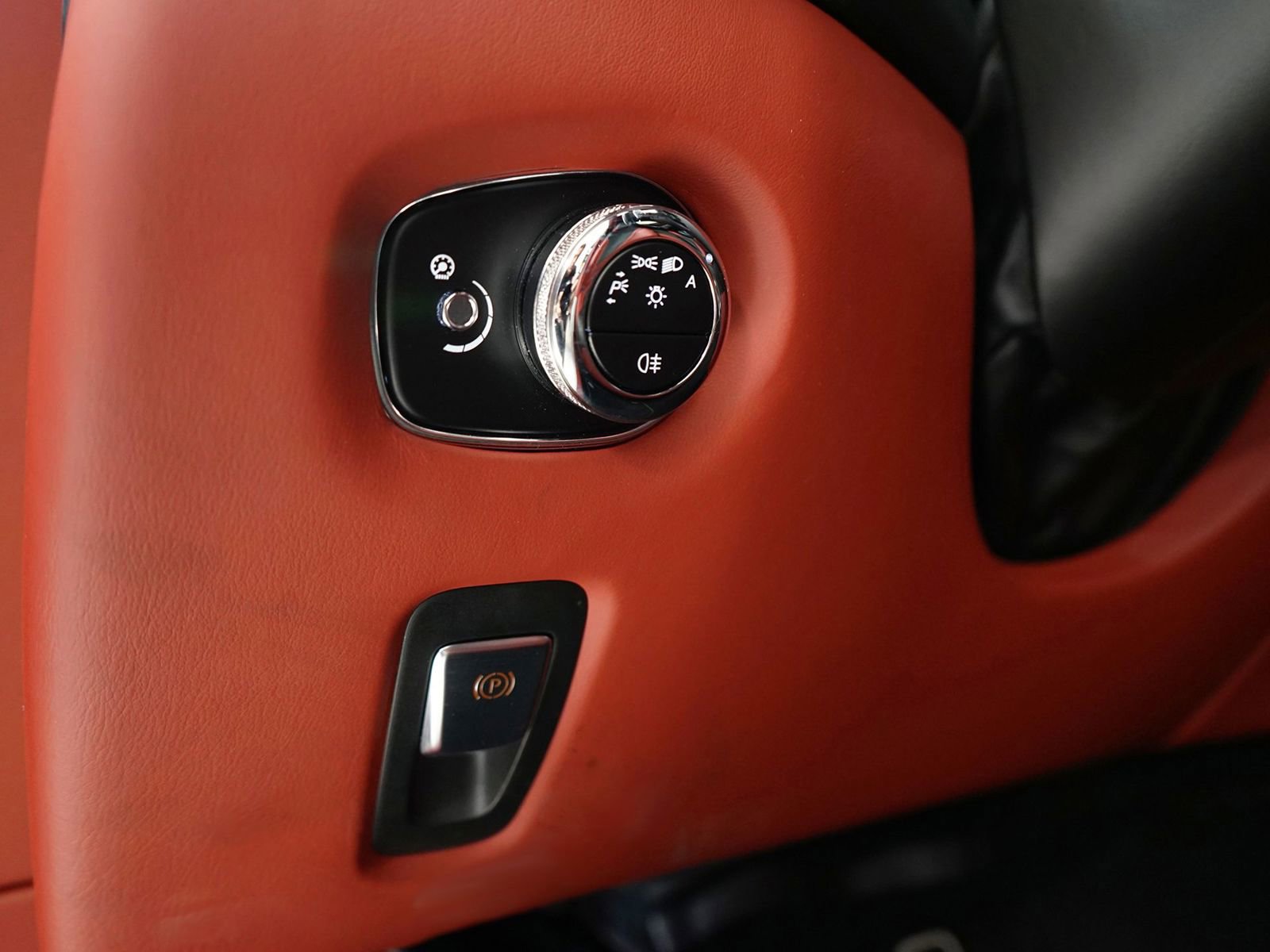 Used 2018 Aston Martin DB11 V12 image 16