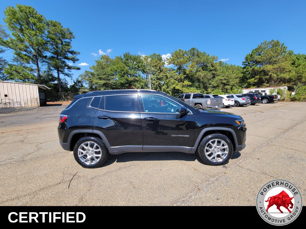 Used 2022 Jeep Compass Latitude w/ Sun and Sound Group AWD/4WD image 8