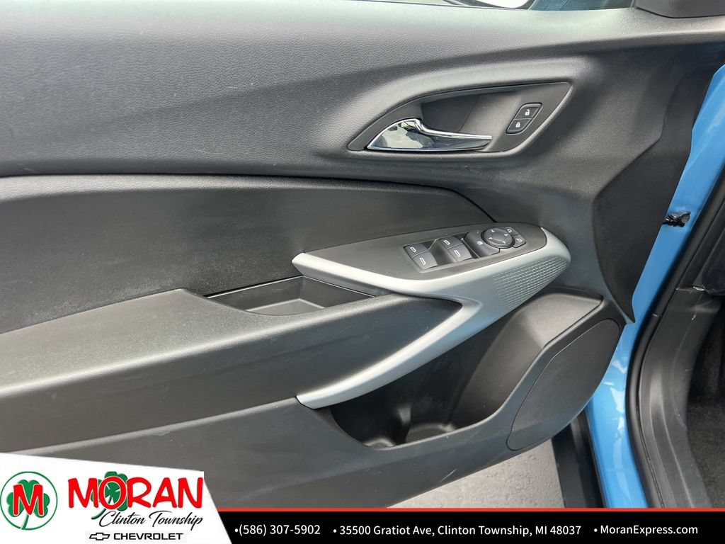 Certified 2025 Chevrolet Trax RS w/ Driver Confidence Package FWD image 15