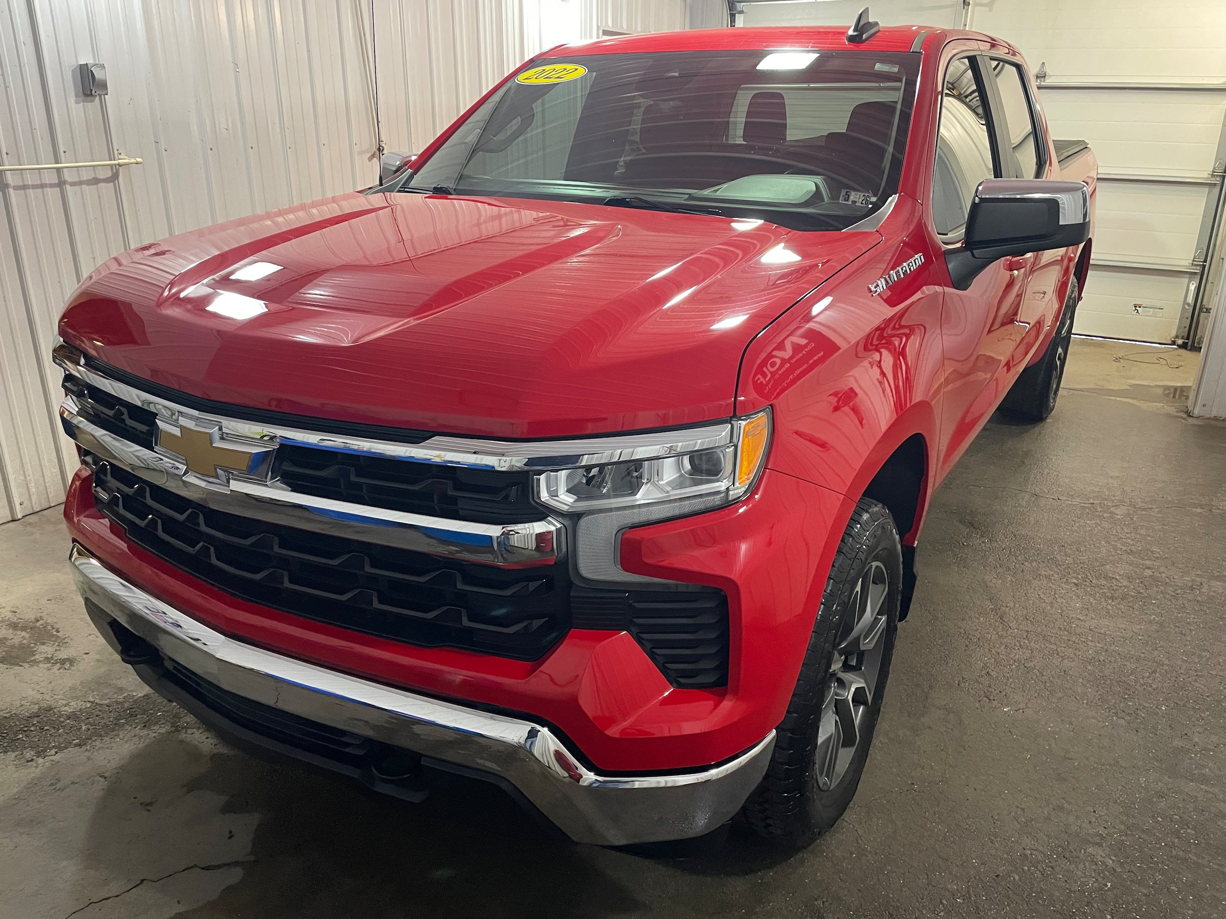 Used 2022 Chevrolet Silverado 1500 LT AWD/4WD image 4