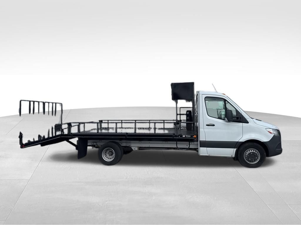 Used 2023 Mercedes-Benz Sprinter 4500 image 7