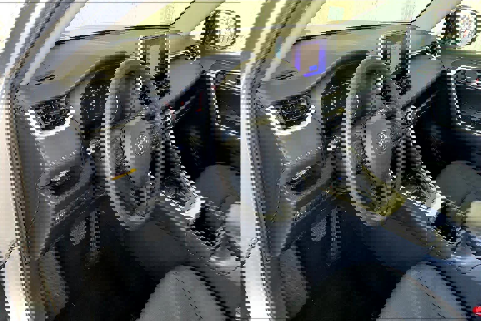 Used 2023 Toyota RAV4 XLE image 17