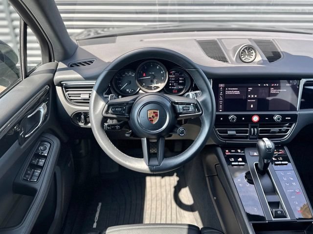 Certified 2026 Porsche Macan AWD/4WD image 19