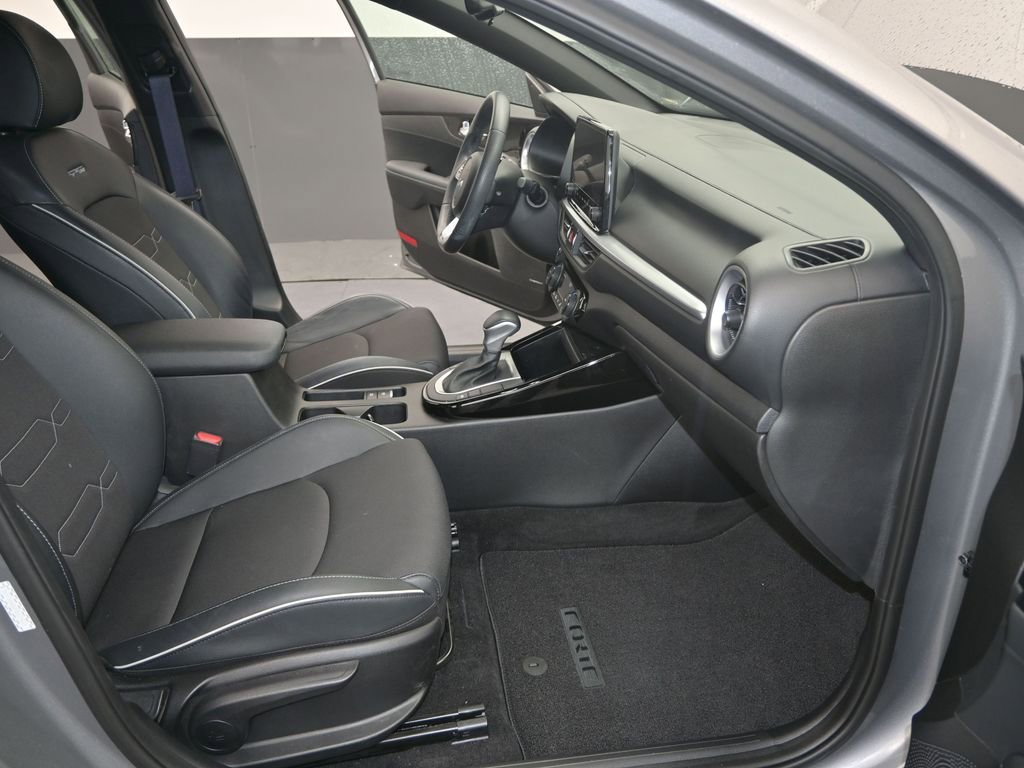 Used 2023 Kia Forte GT-Line w/ GT-Line Premium Package image 23