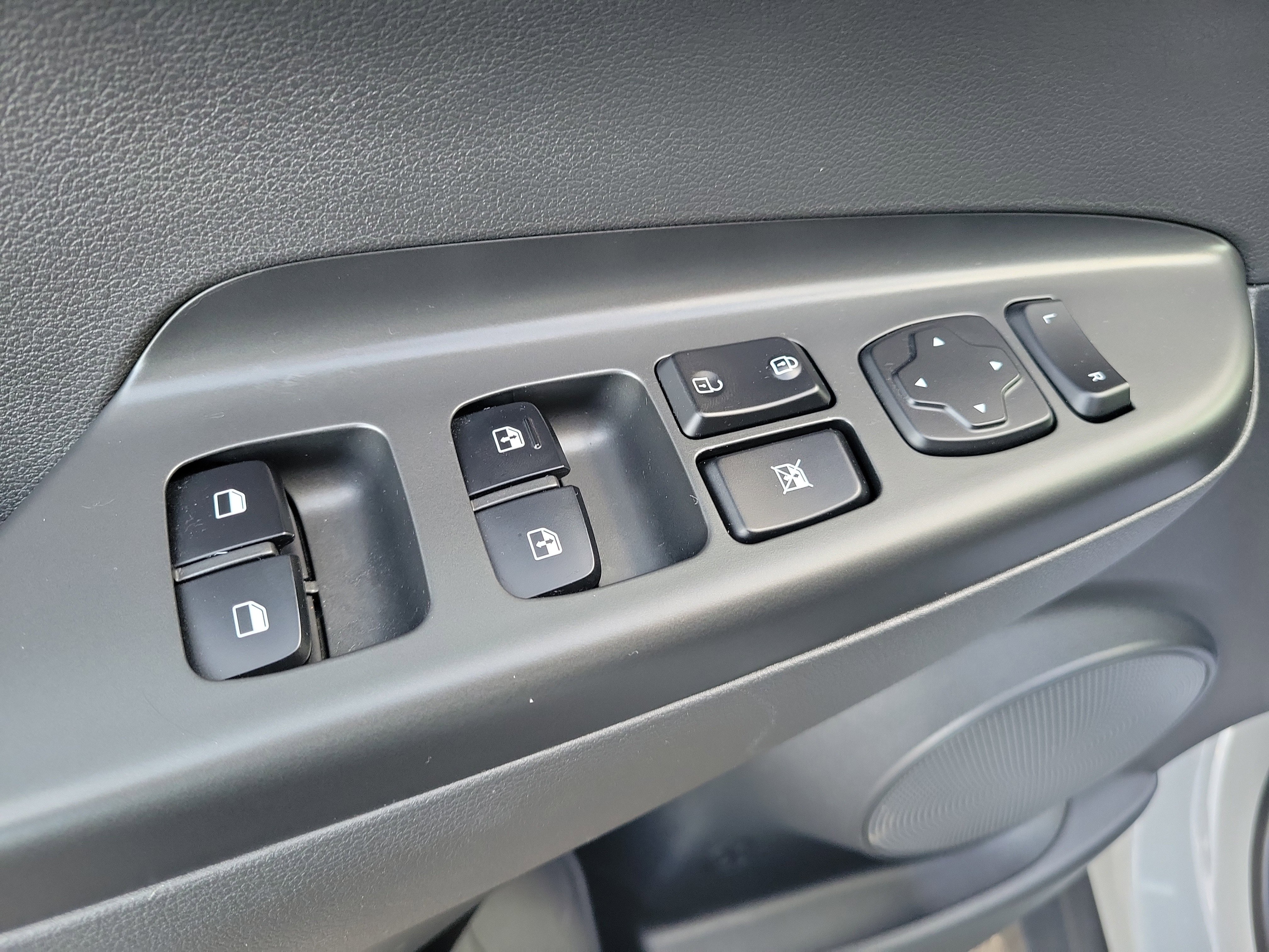 Used 2023 Hyundai Kona SEL image 18