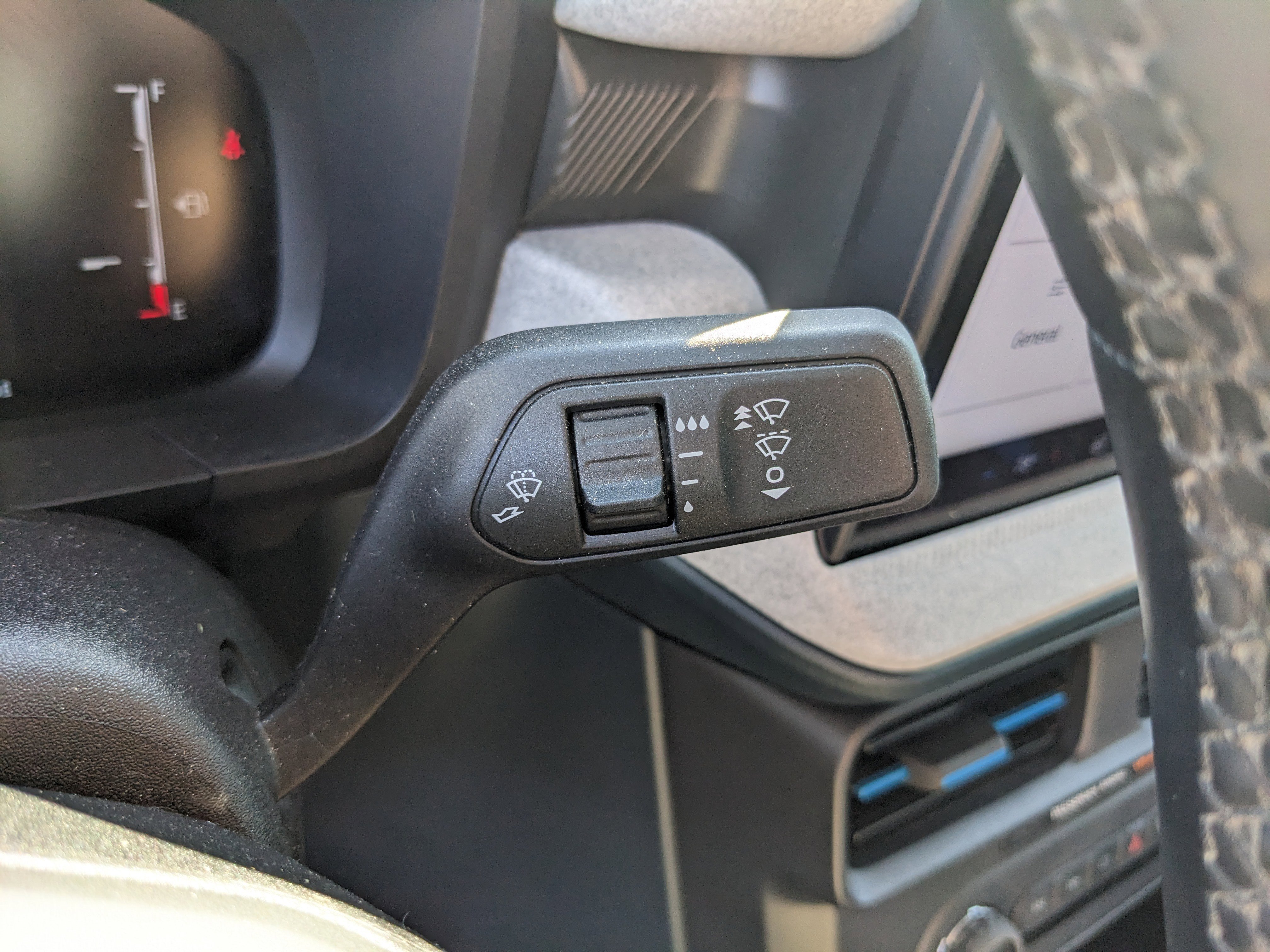 Certified 2025 Ford Maverick XLT w/ XLT Luxury Package image 28