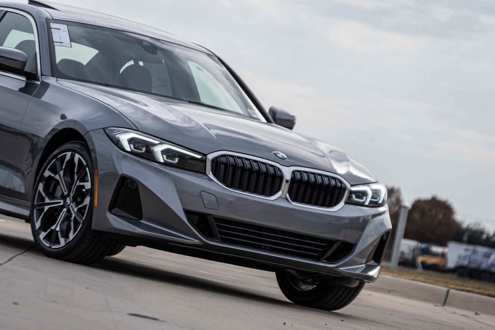 Used 2026 BMW 330i Sedan w/ Premium Package RWD image 3