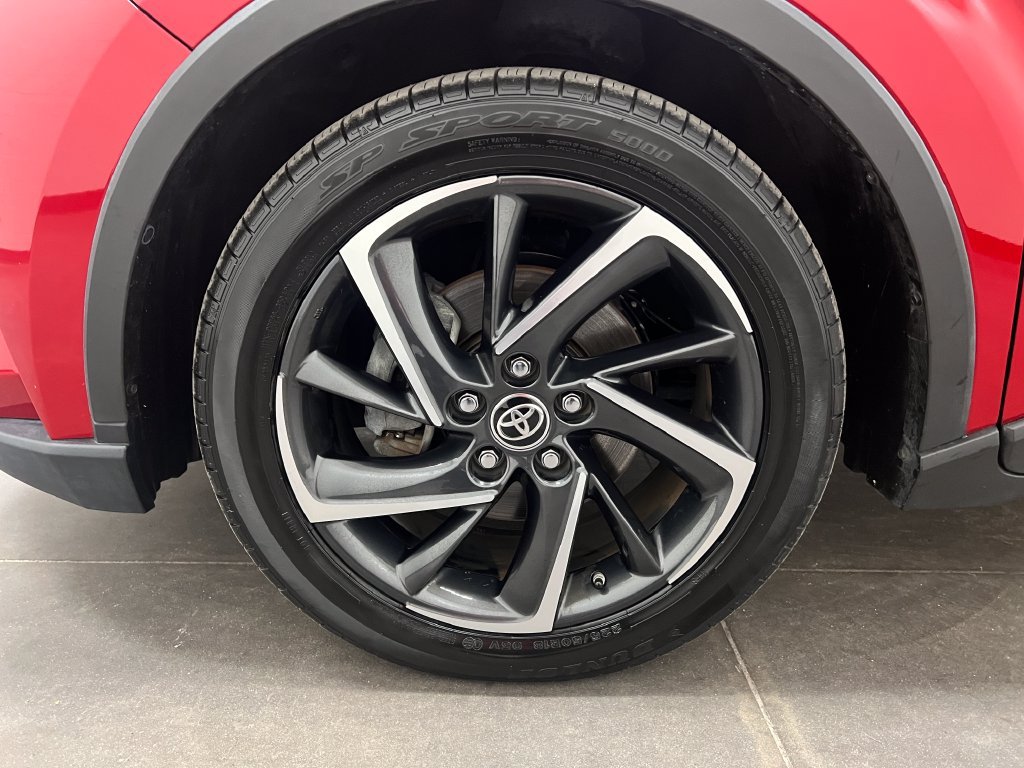 Used 2022 Toyota C-HR Limited FWD image 28