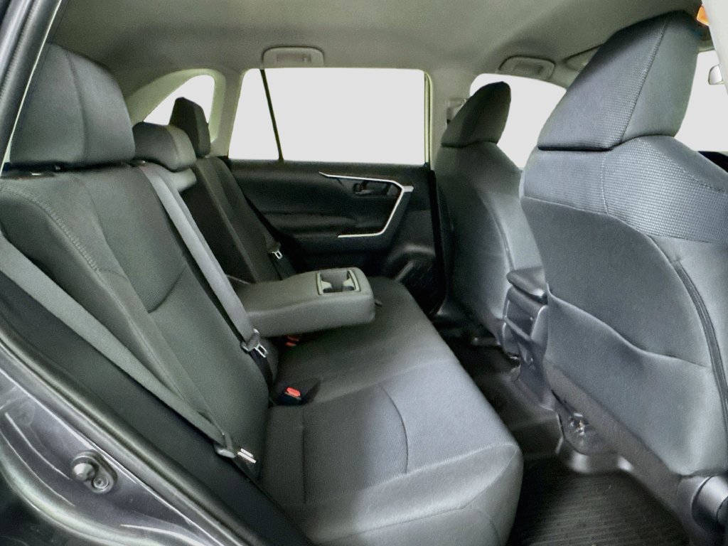 Used 2021 Toyota RAV4 LE AWD/4WD image 24