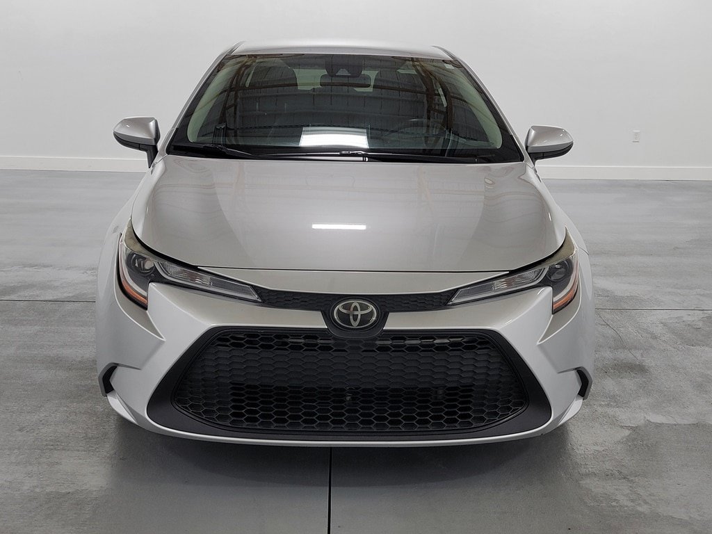 Used 2021 Toyota Corolla LE FWD image 3