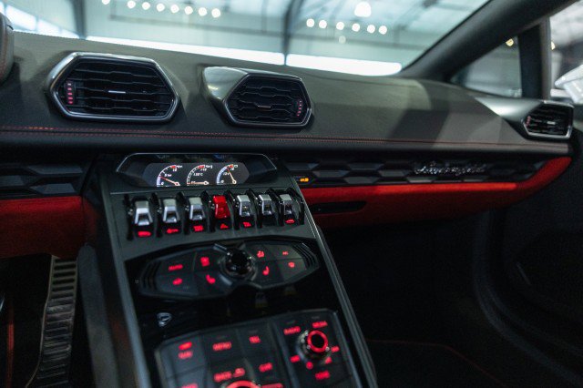 Used 2015 Lamborghini Huracan LP 610-4 image 18