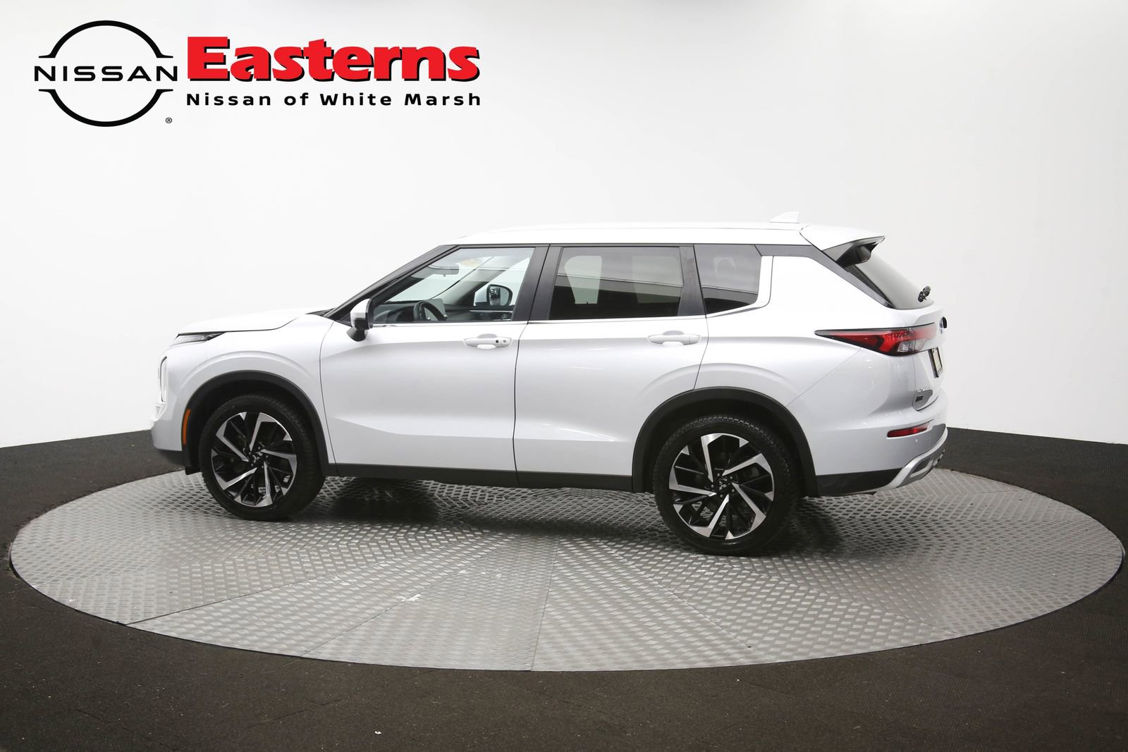 Used 2024 Mitsubishi Outlander AWD image 62