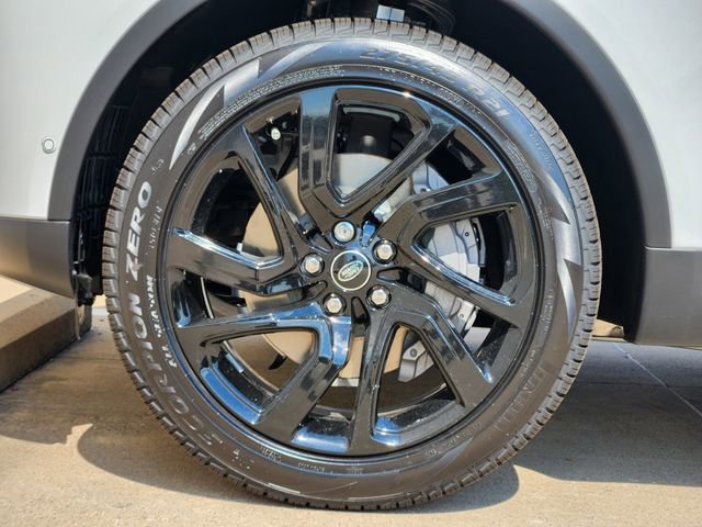 Used 2025 Land Rover Discovery S image 7