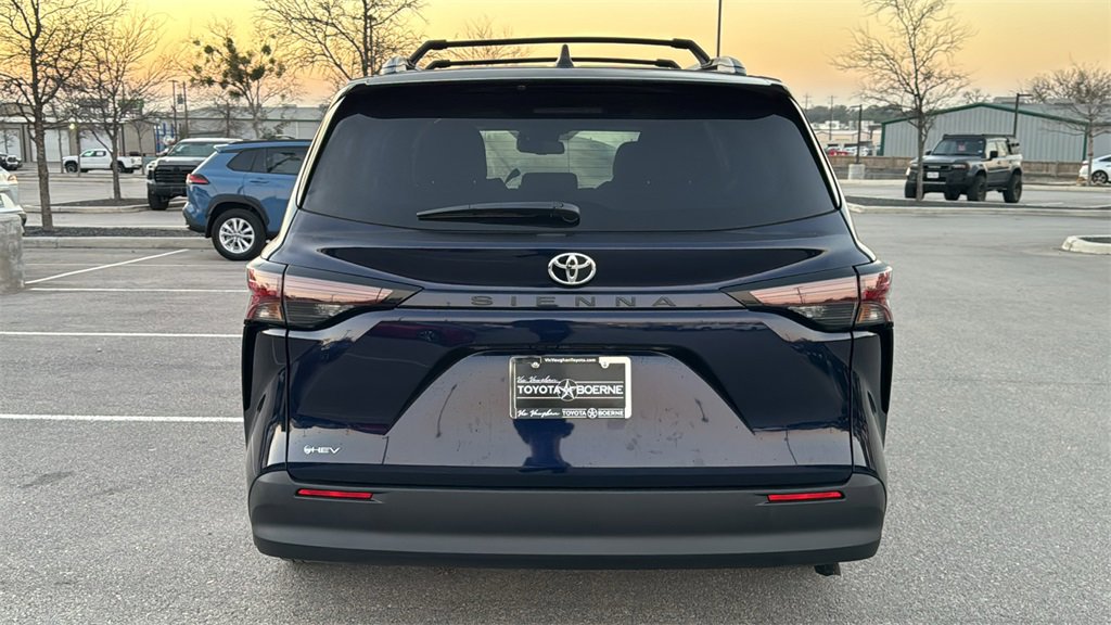 New 2026 Toyota Sienna LE image 7