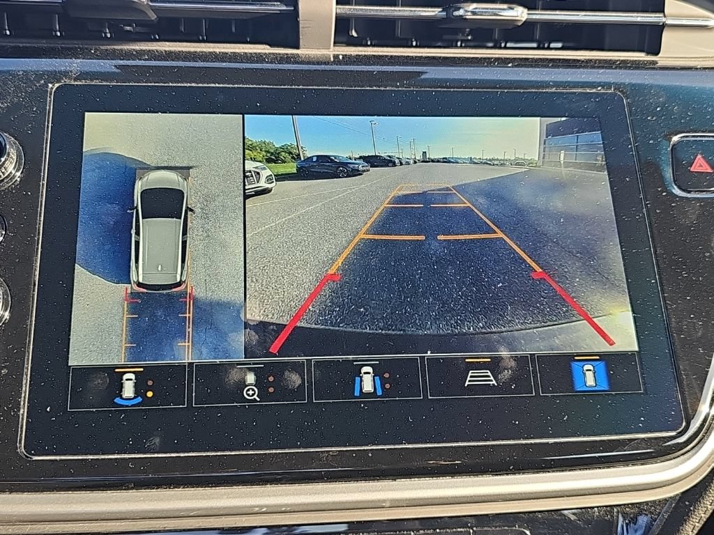 Used 2023 Chevrolet Bolt LT w/ Infotainment Package FWD image 9