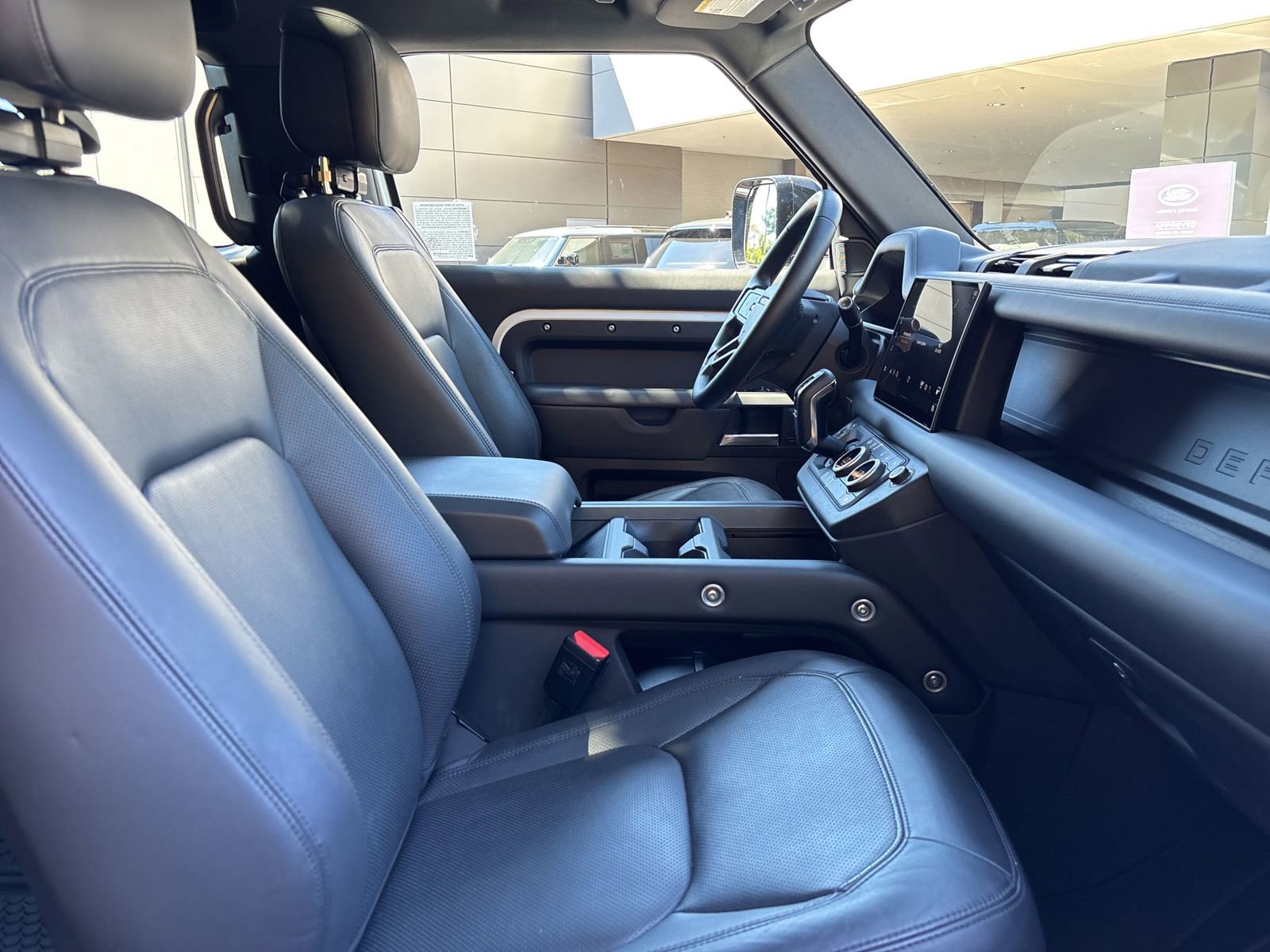 Used 2025 Land Rover Defender 90 S image 31