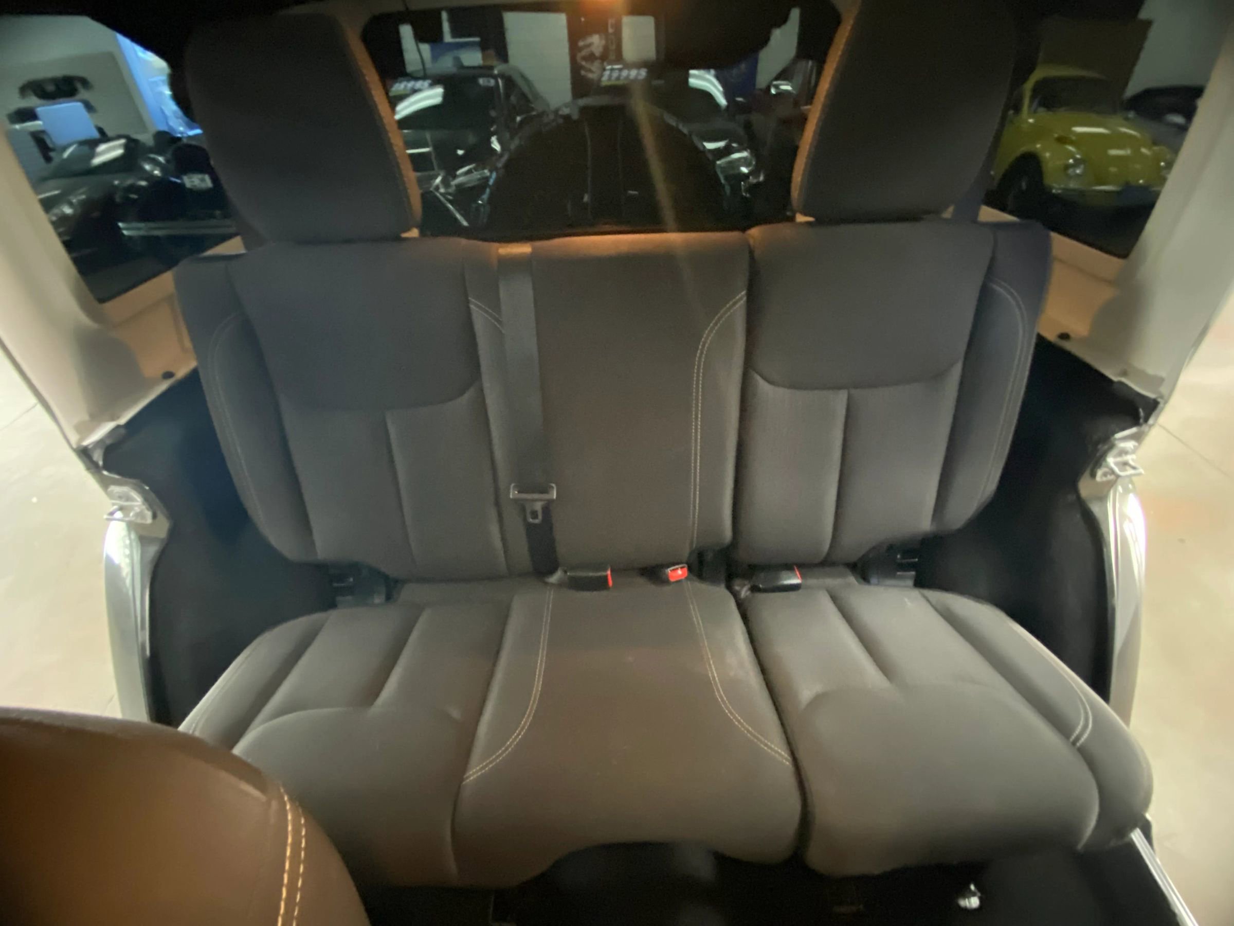 Used 2017 Jeep Wrangler Unlimited Sahara image 12