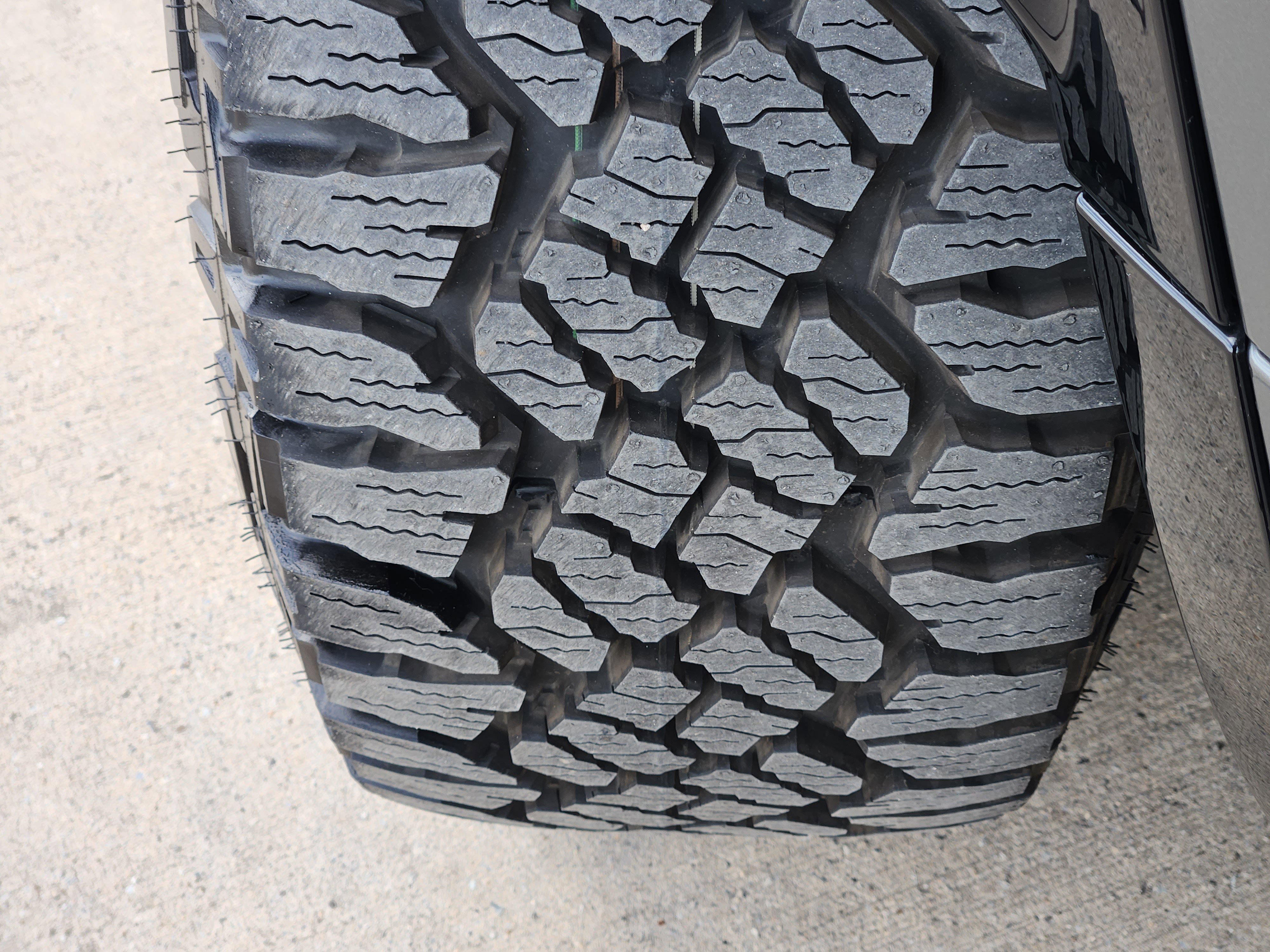 Certified 2025 Land Rover Defender 110 image 12