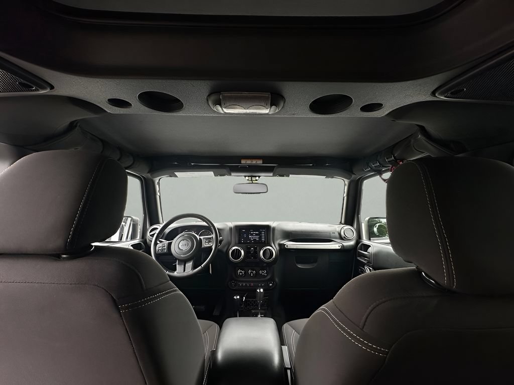 Used 2017 Jeep Wrangler Unlimited Sahara w/ Connectivity Group AWD/4WD image 24