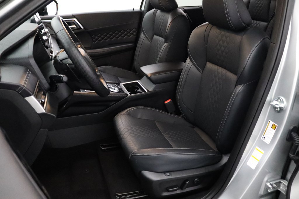Used 2025 Mitsubishi Outlander SEL Black Edition AWD/4WD image 16