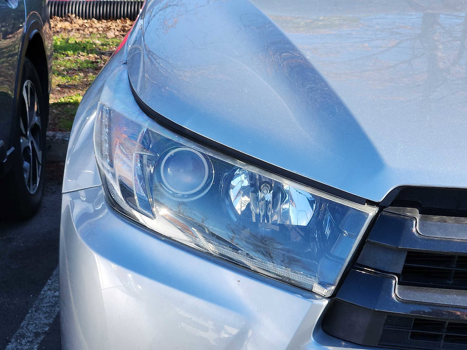 Used 2019 Toyota Highlander SE AWD/4WD image 3