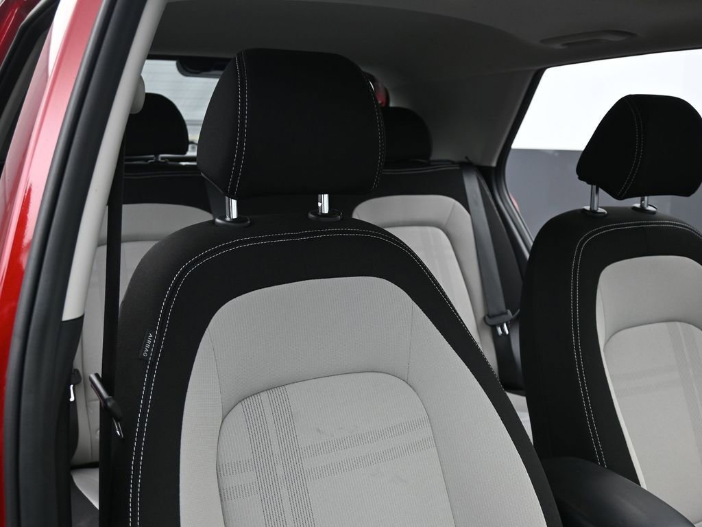 Used 2025 Hyundai Venue SEL image 27