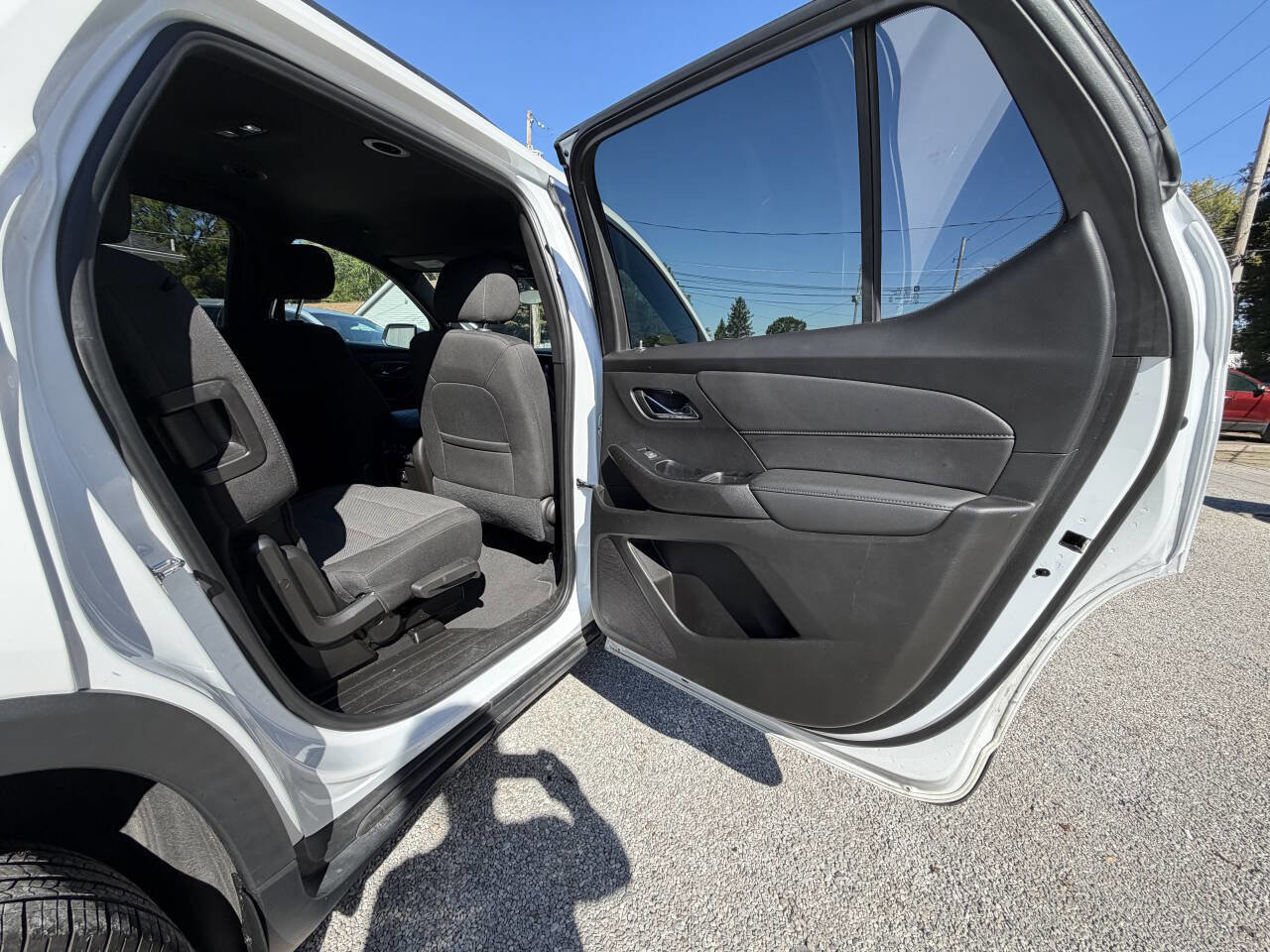 Used 2023 Chevrolet Traverse LT image 24