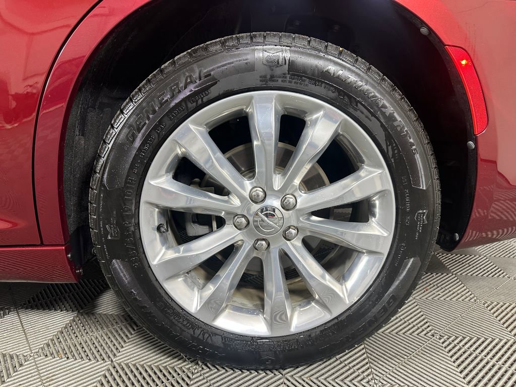 Used 2018 Chrysler 300 Limited w/ Safetytec Plus Group image 13