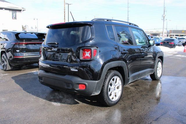 Used 2016 Jeep Renegade Latitude w/ Cold Weather Group FWD image 40