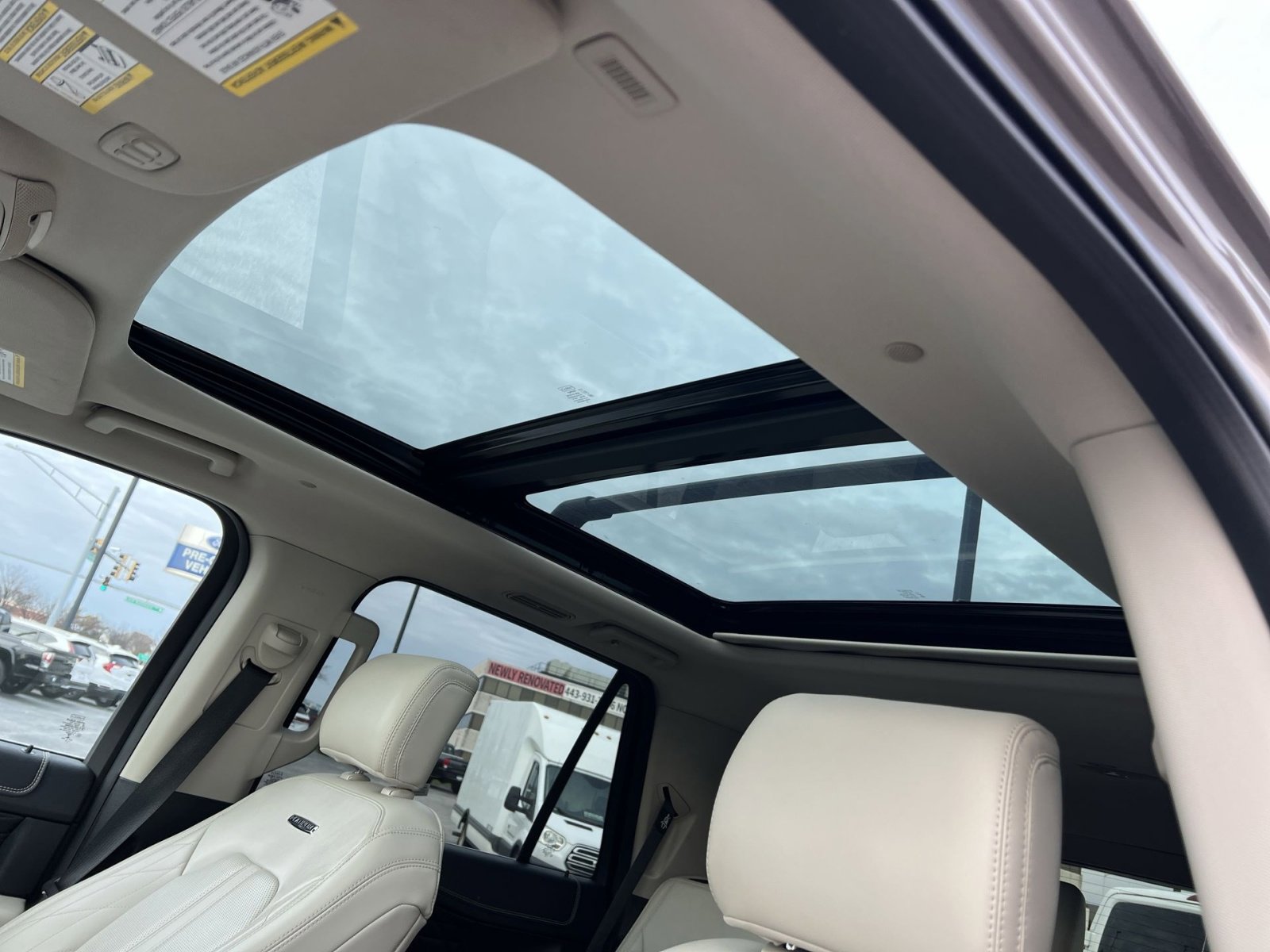 Used 2018 Ford Expedition Platinum image 24