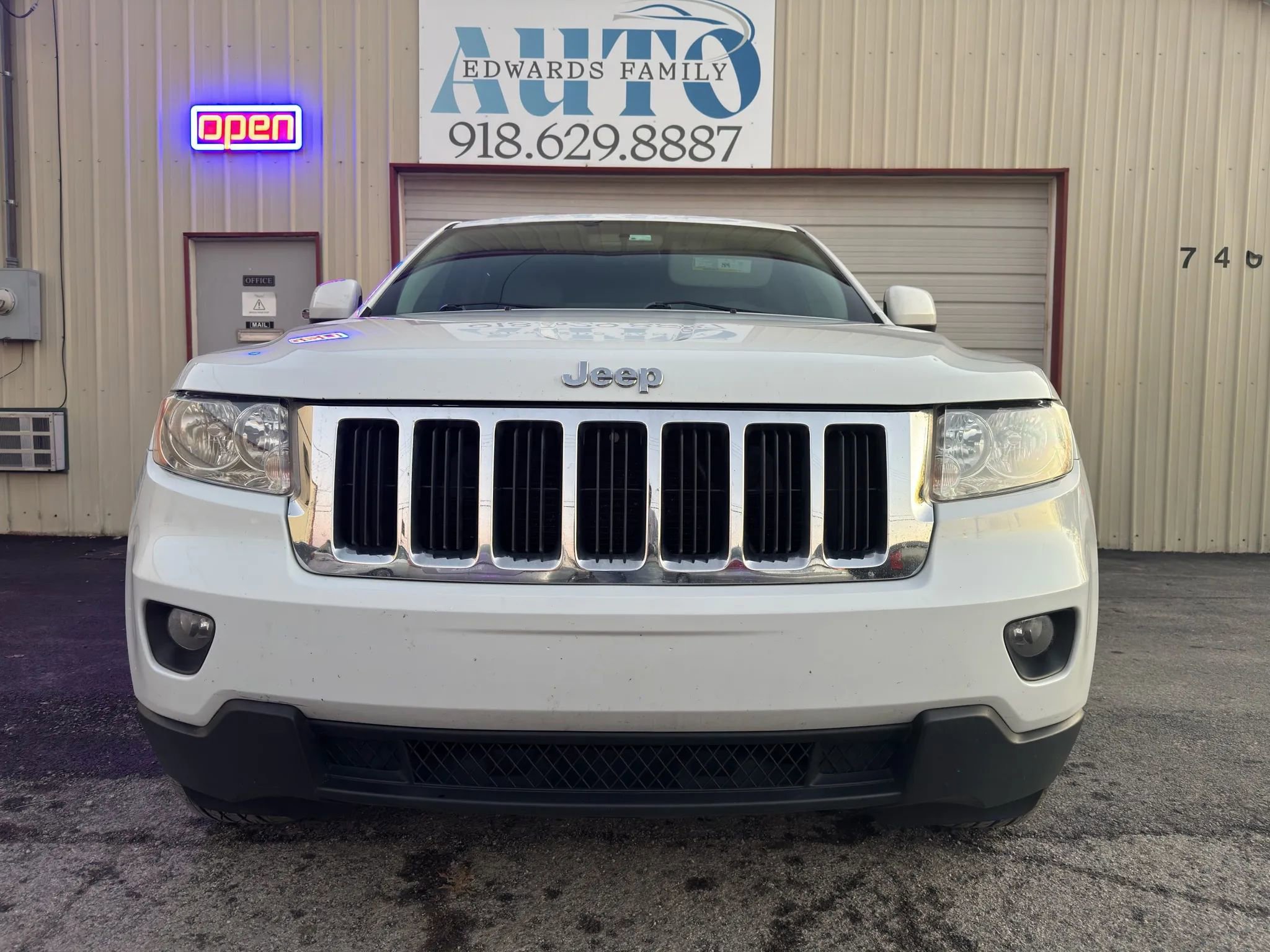Used 2013 Jeep Grand Cherokee Laredo w/ Laredo E Group image 4