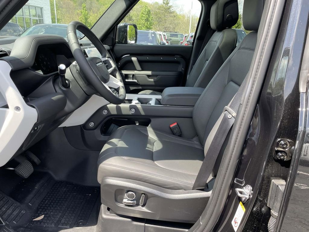 New 2026 Land Rover Defender 130 X-Dynamic SE AWD/4WD image 15