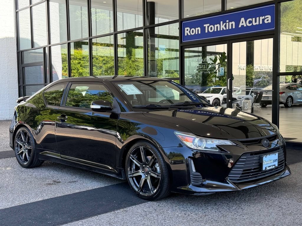 Used 2014 Scion tC FWD image 2