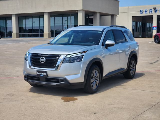 Used 2024 Nissan Pathfinder SV FWD image 3